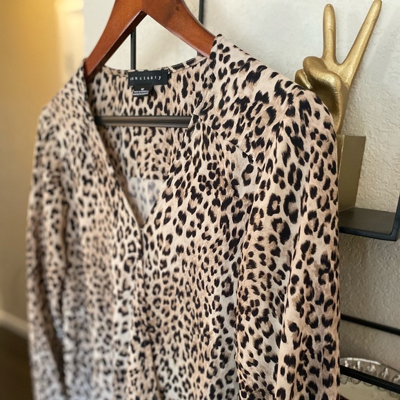 Sanctuary Cori Leopard Smocked Sleeve Blouse Sz M - Picture 3 of 7